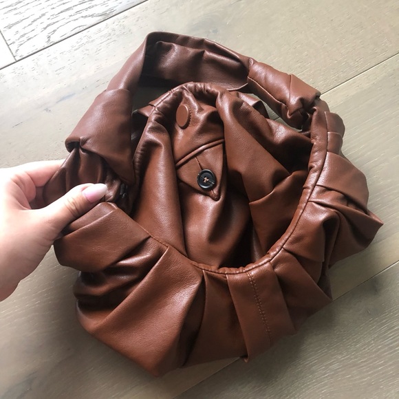 Gia studios CROISSANT PLEATED VEGAN LEATHER TOTE IN BROWN - Picture 2 of 4